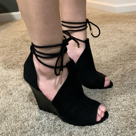 Aldo’s Peep Toe Wedge Heels - Picture 5 of 7